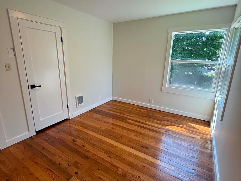 11329 5th Ave NE — Photo 10
