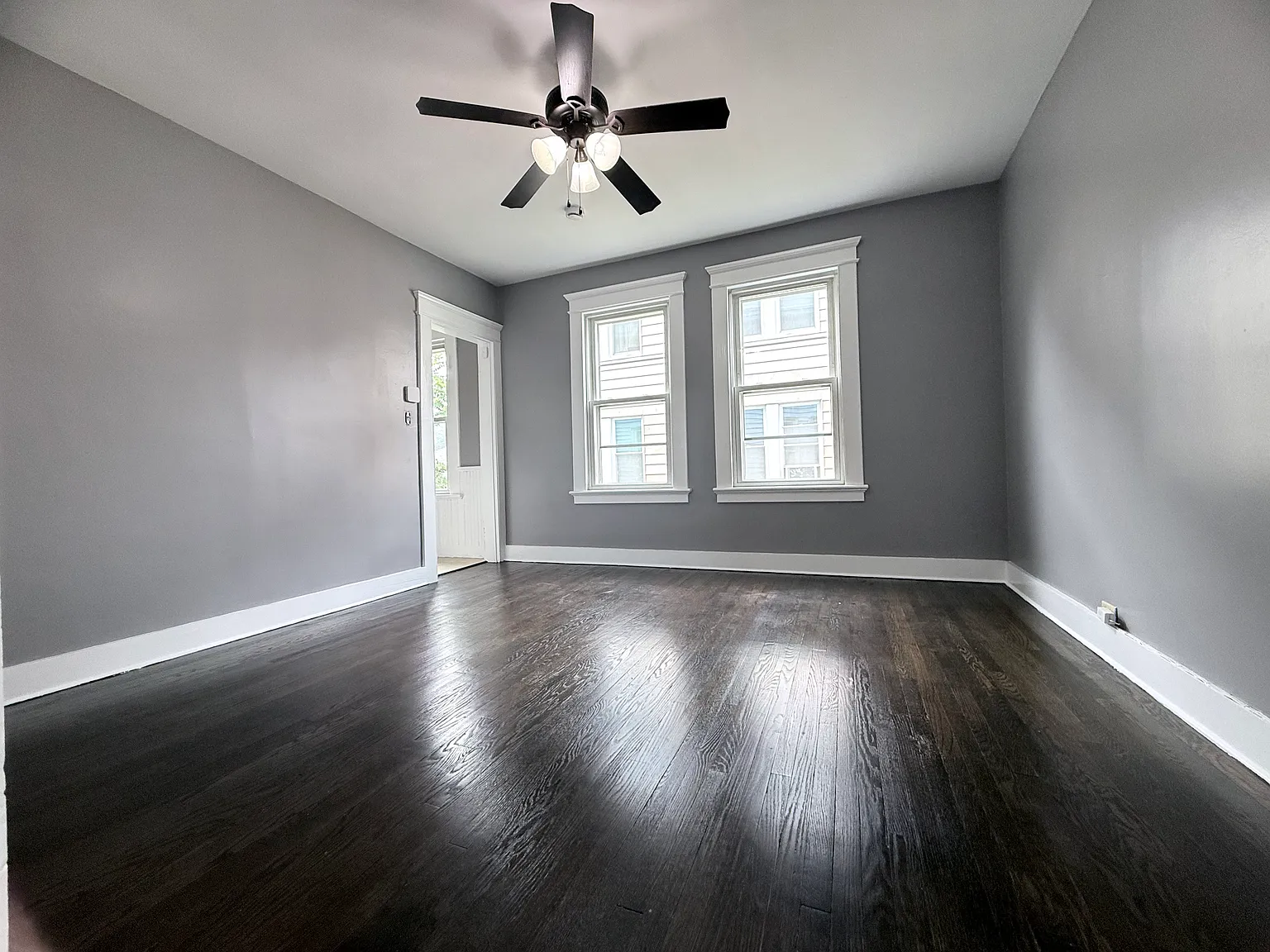 3 bed, 900 sqft, $2,500 — Photo 4