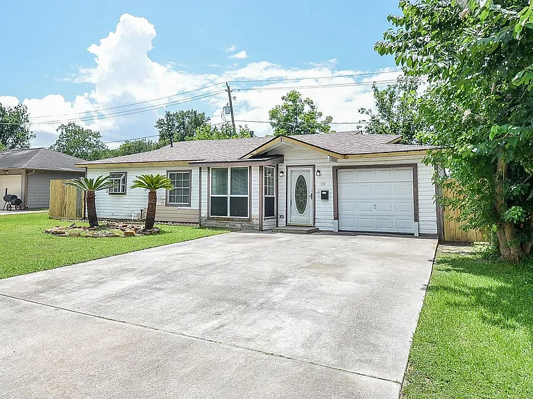 2110 Pickerton Dr — Photo 1