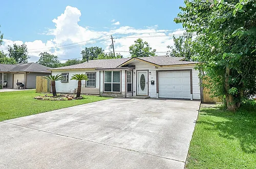 2110 Pickerton Dr Photo 1