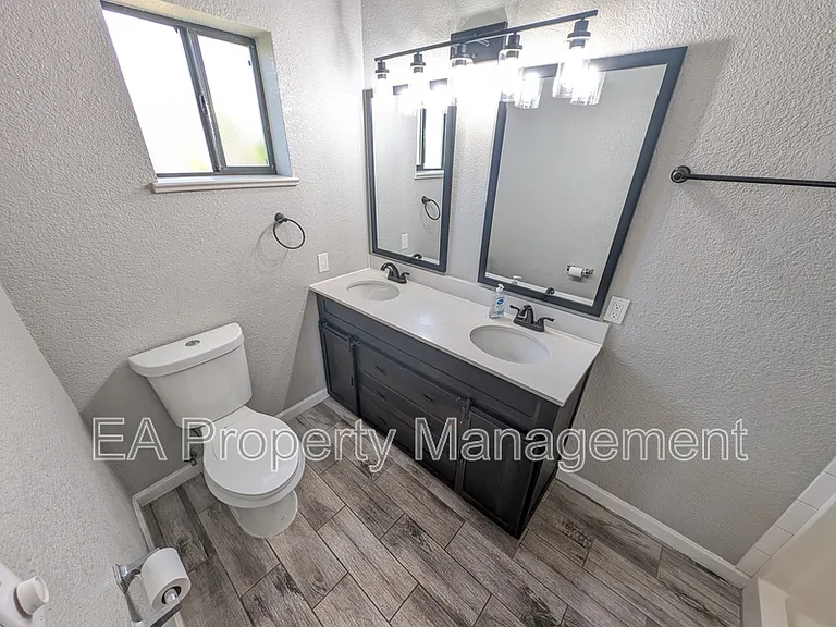 2913 Jefferson St NE — Photo 11