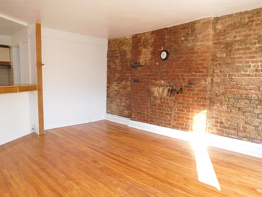 Rented by Renetta Real Estate | media 34