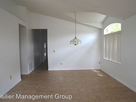 3rd image of 756 Magnolia Creek Cir