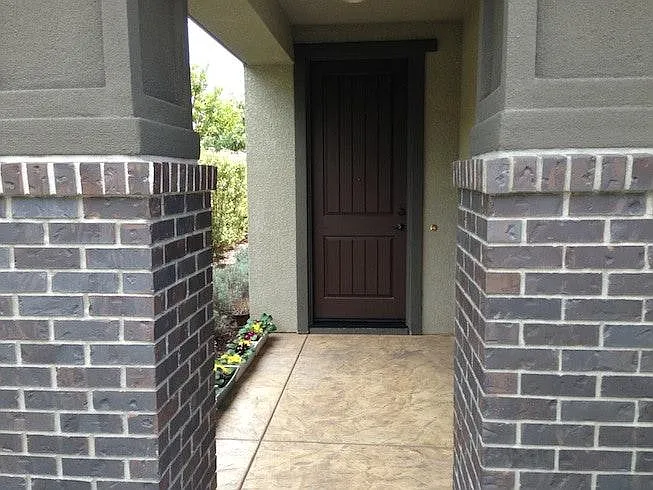 3 bed, 2.5 bath, 1375 sqft, $3,795 — Photo 2