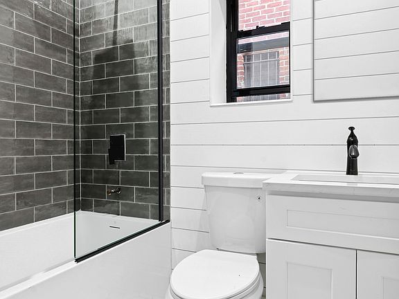5th image of 518 Chauncey St APT 1L