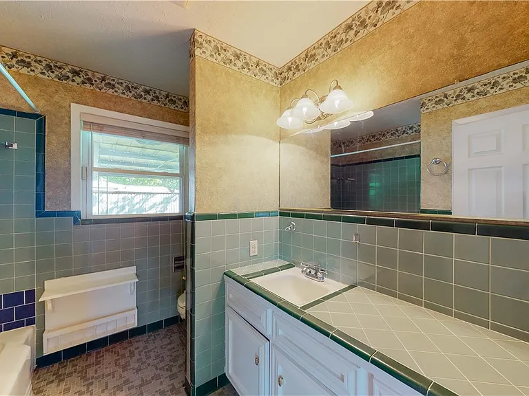 2104 Elmwood Dr — Photo 20