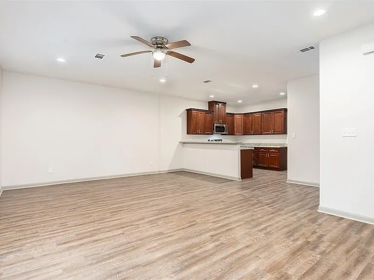 910 Shady Ln #B — Photo 12