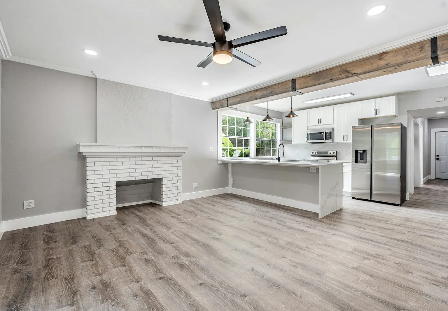 186 22nd Avenue North, Unit 1 — Photo 2