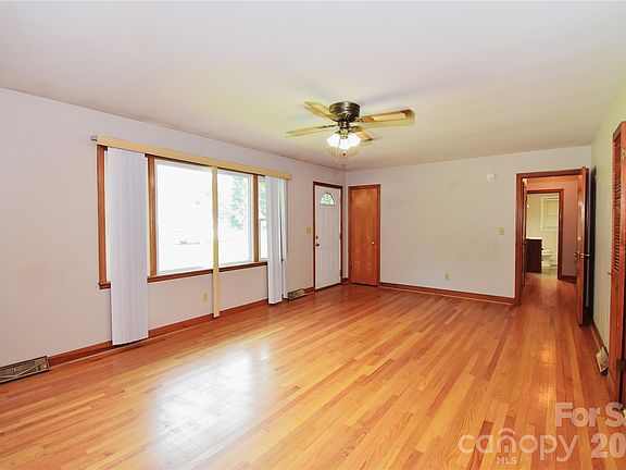 5th image of 605 S Buena Vista Dr
