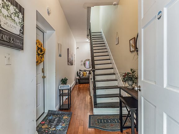 2nd image of 1121 Putnam Ave APT 2