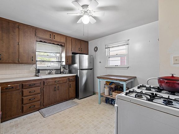 3rd image of 517 N William St