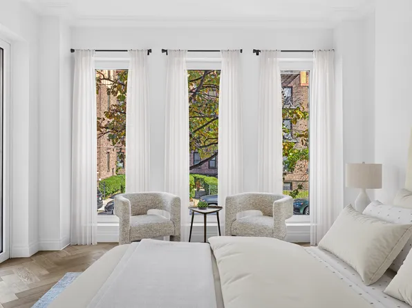 78-29 Austin Street image 10 of 31