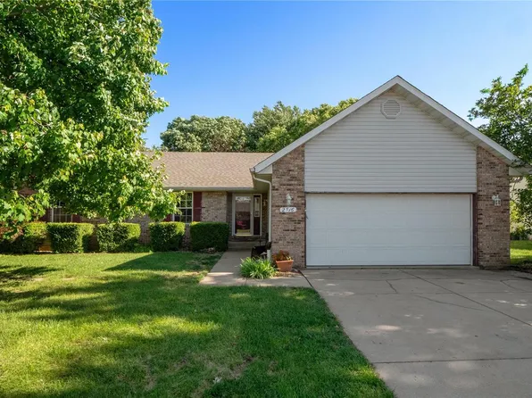 2716 Piper Hills Dr, Shiloh, IL 62221