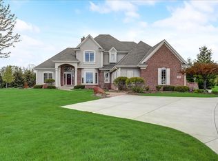 1651 Behrens Dr, Cedarburg, WI 53012