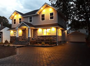 1912 Carroll Ave, Merrick, NY 11566