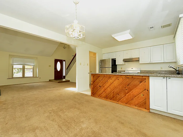 1548 Beachview Dr — Photo 7