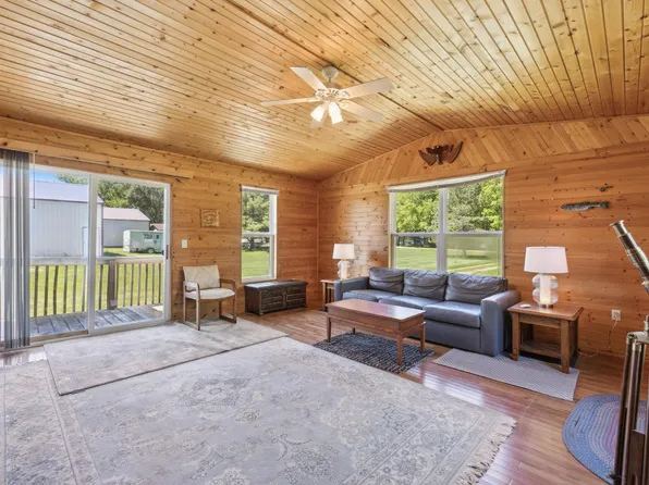 19350 Eastwood Dr, Osakis, MN 56360