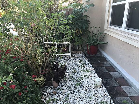 4th image of 780 Banks Road