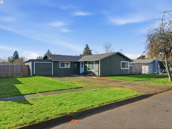 704 E Pinehurst Dr, Newberg, OR 97132