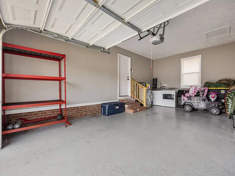 38 Hallmark Dr — Photo 28