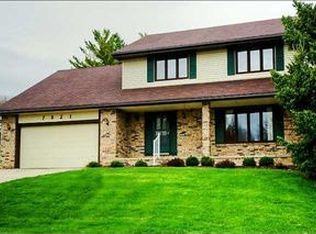 7921 Parkview Cir, Urbandale, IA 50322