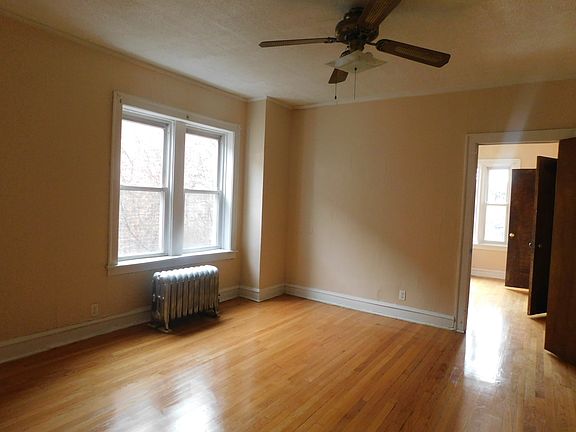 4th image of 7825 S Phillips Ave #1