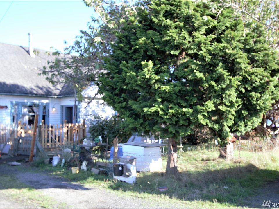 2nd image of 822 Harding Rd