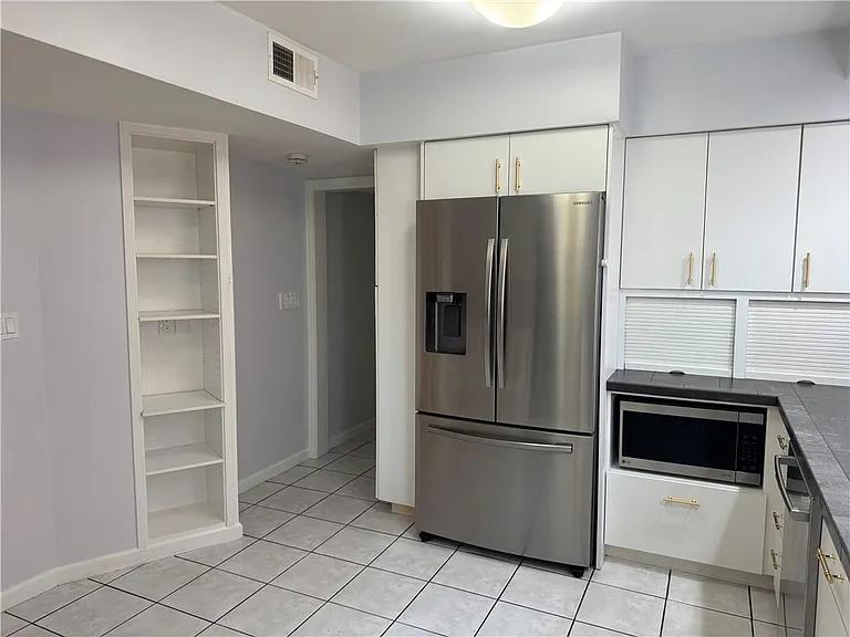 703 Saint James St — Photo 21