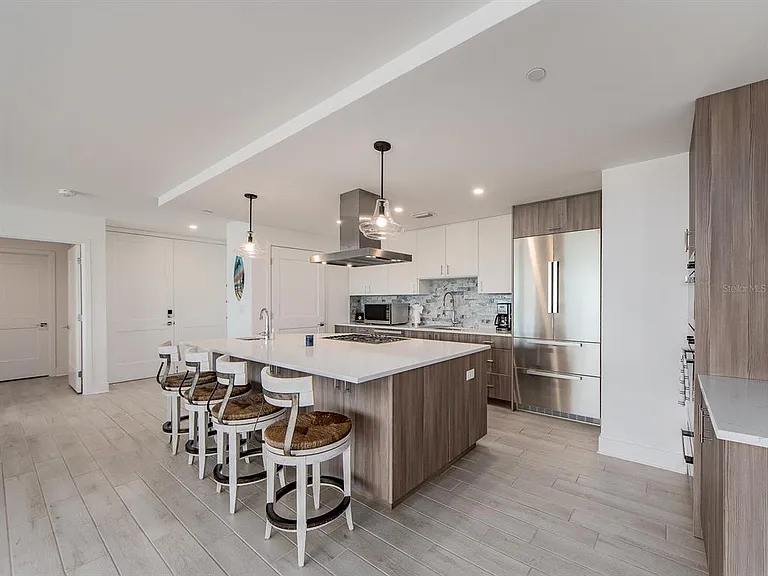 15 Avalon St #701 — Photo 13