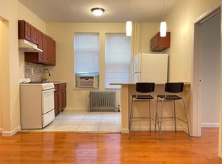 30-30 33rd St #2F, Astoria, NY 11102