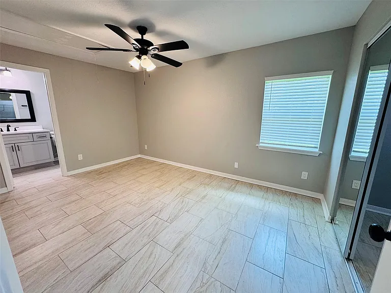 10702 Deval Dr — Photo 5