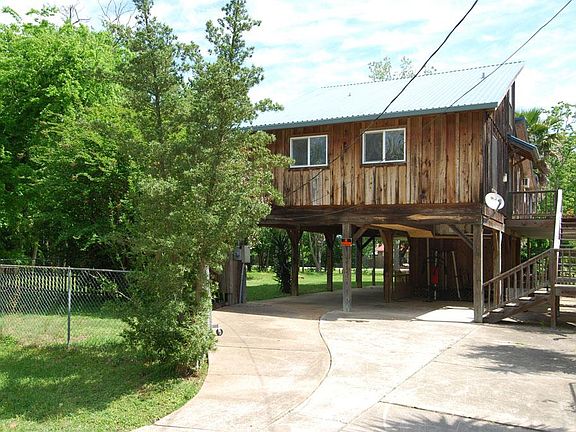WELCOME! CEDAR HOME NEAR GALVESTON BAY