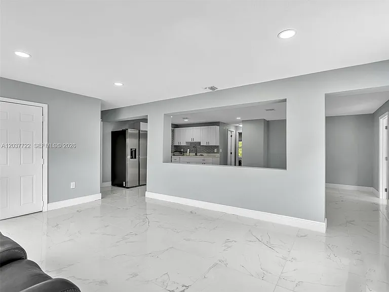 157 NE 6th Ct — Photo 4