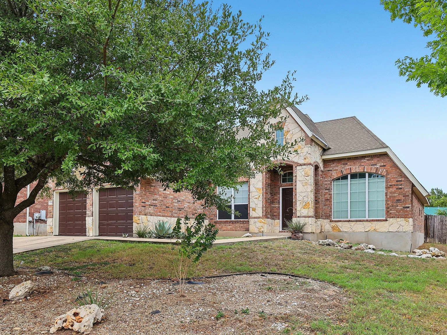 3 bed, 2.0 bath, 2032 sqft, $2,250 — Photo 3