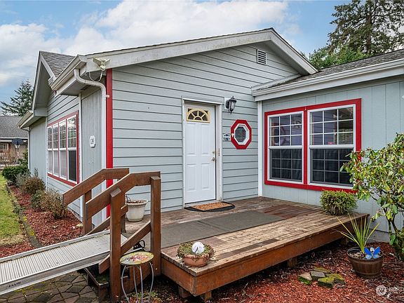 3rd image of 124 Cowlitz Drive