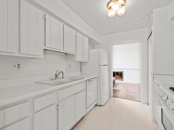 4th image of 1757 Wickham St