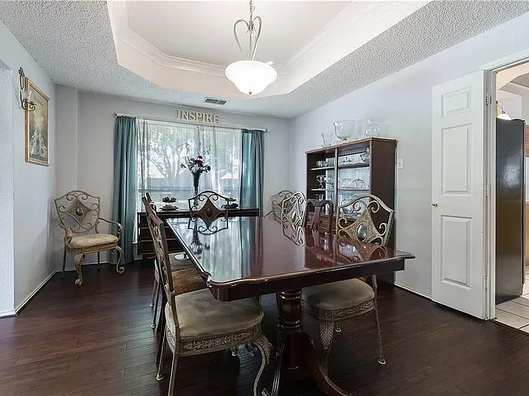 2409 Homestead Dr — Photo 4