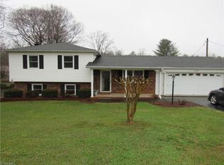 210 Harvest Dr, King, NC 27021