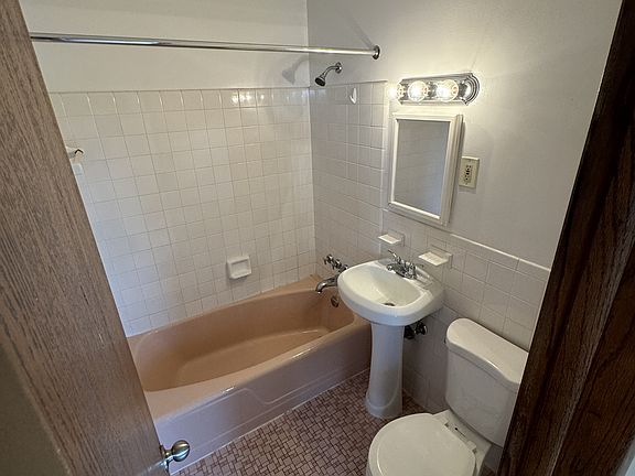 4th image of 1634 Eustis St APT 9