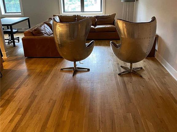 5th image of 101 Jackson Ave APT 1B