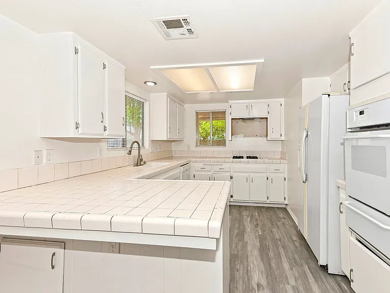 4214 Southampton Ct — Photo 5