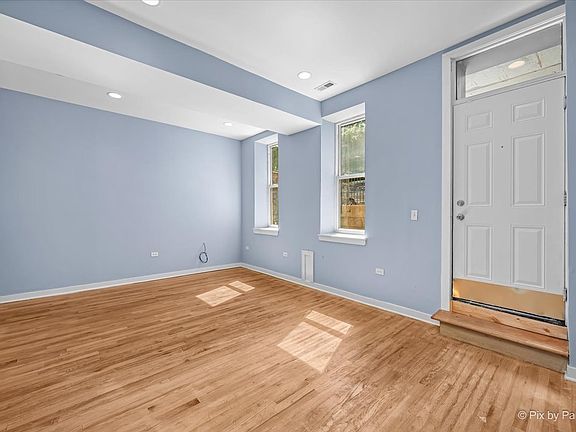 3rd image of 1347 N Greenview Ave APT 1F