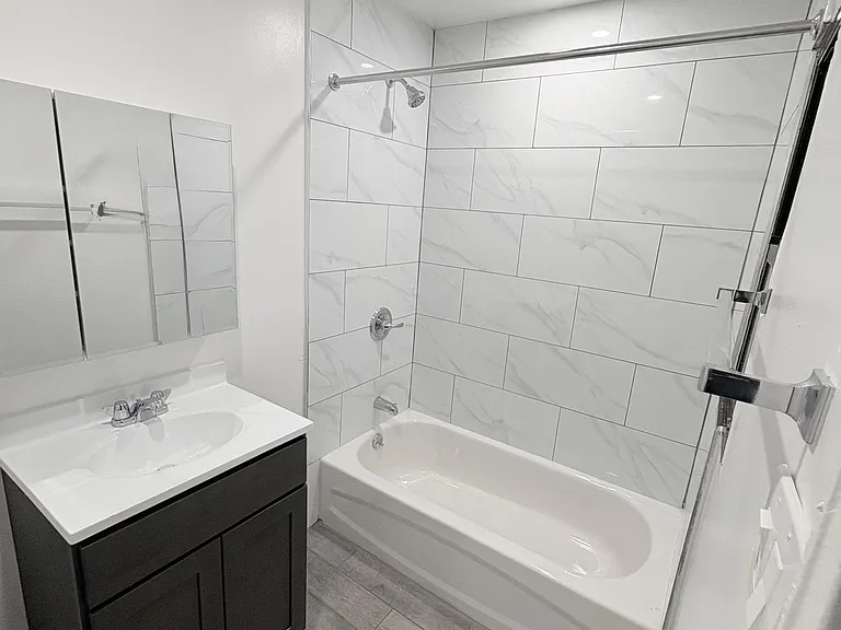 1886 Bond St #D — Photo 7