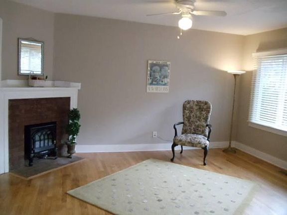 Living Room w/fireplace