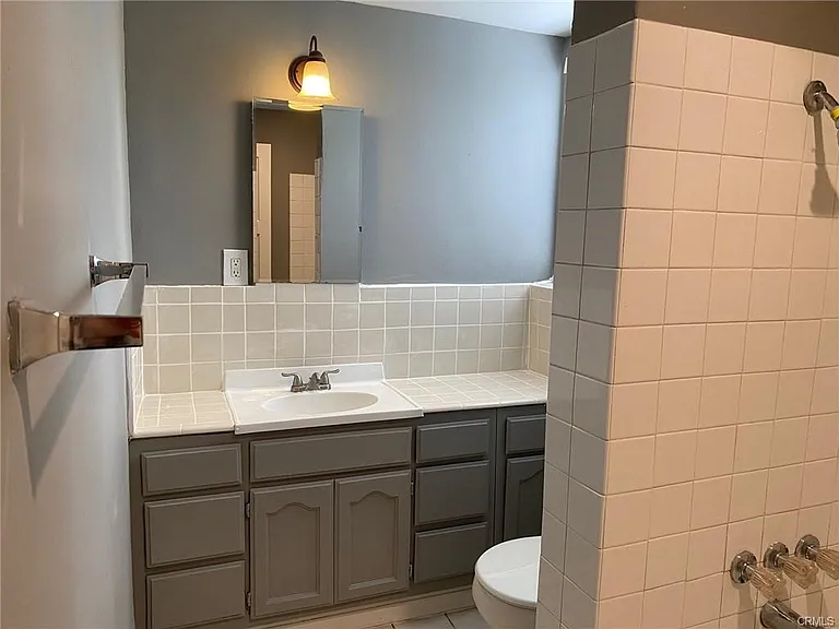 1265 Oakridge Dr #A — Photo 8