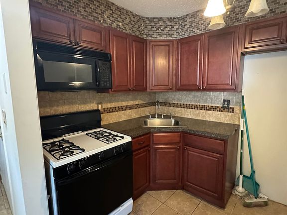 3rd image of 5611 Clover Pl #1SR