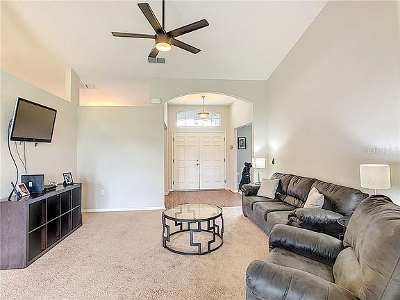 3rd image of 520 Pheasant Dr