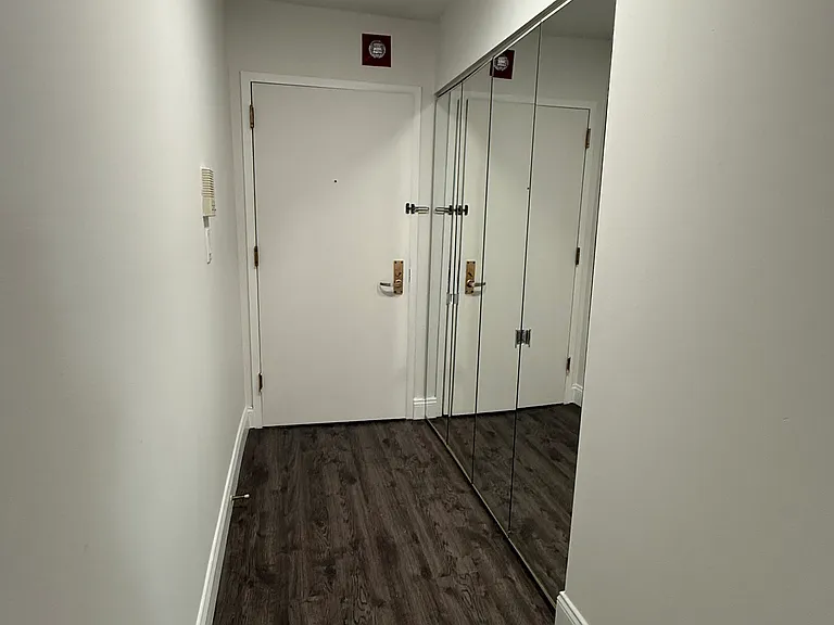 Excelsior II Apartments — Photo 20