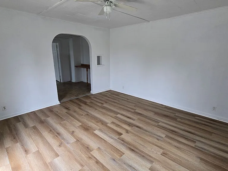 100 S College Ave #4 — Photo 7