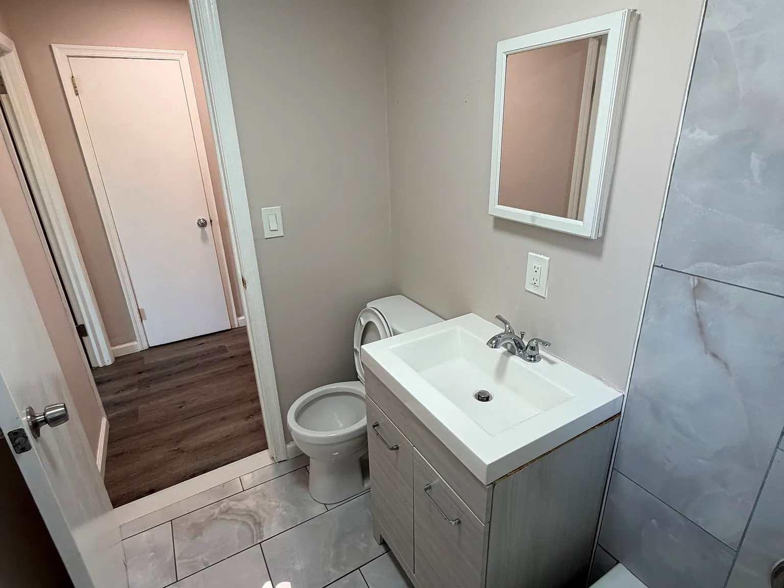 Ridley Town Manor — Photo 3